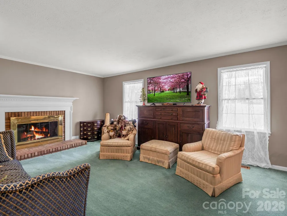 213 Raintree Drive Hendersonville, NC 28791