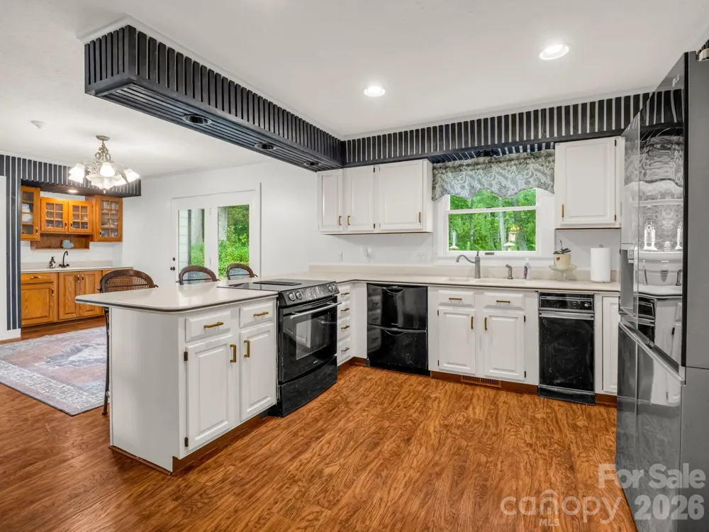 213 Raintree Drive Hendersonville, NC 28791