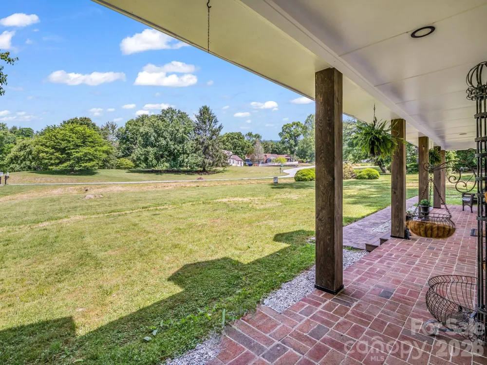 213 Raintree Drive Hendersonville, NC 28791