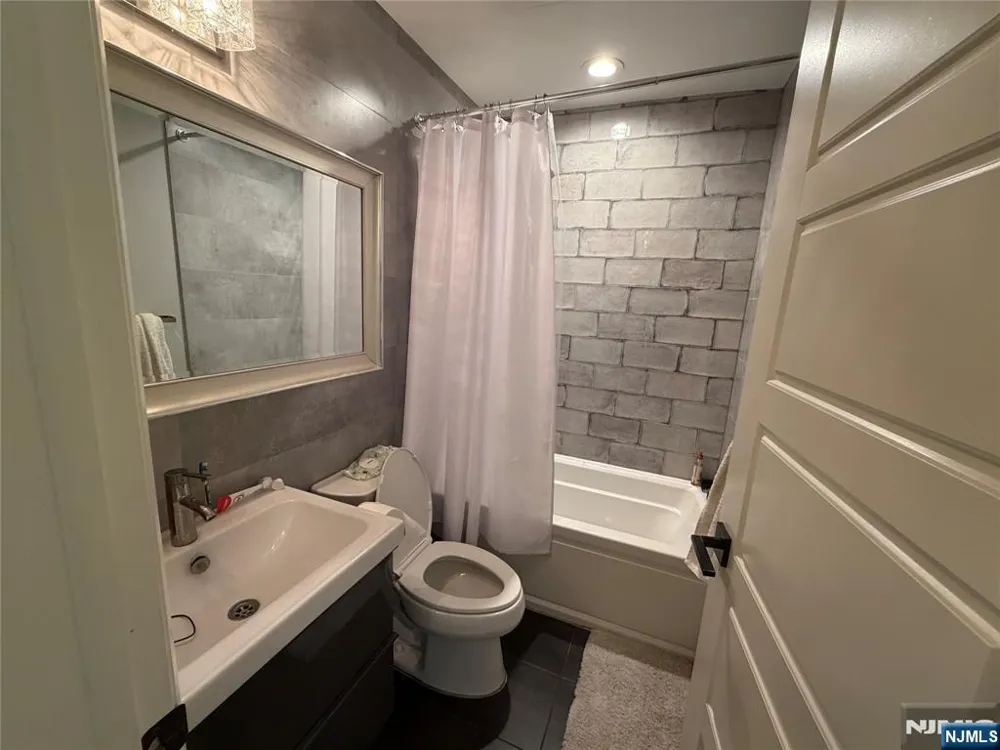 45 Columbus Drive Tenafly, NJ 07670