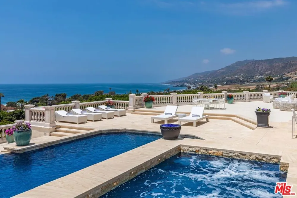 6051 Philip Avenue Malibu, CA 90265