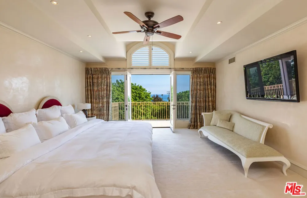 6051 Philip Avenue Malibu, CA 90265