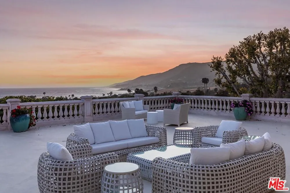 6051 Philip Avenue Malibu, CA 90265