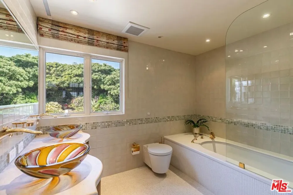 6051 Philip Avenue Malibu, CA 90265