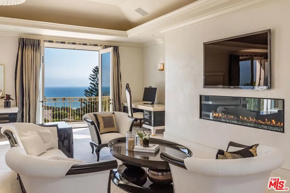 6051 Philip Avenue Malibu, CA 90265