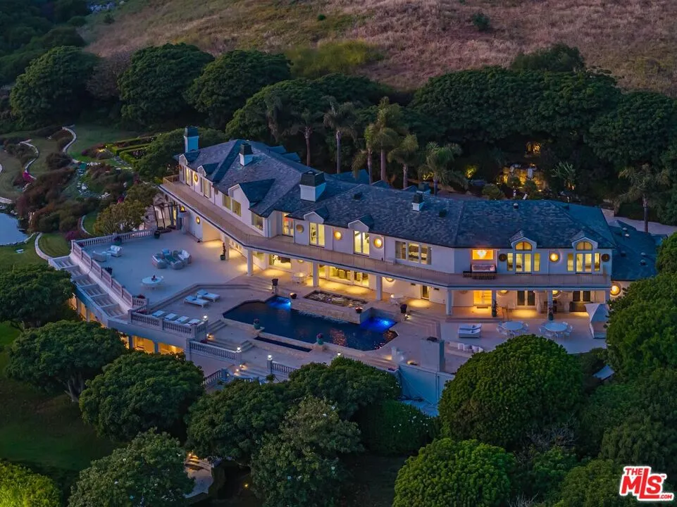6051 Philip Avenue Malibu, CA 90265
