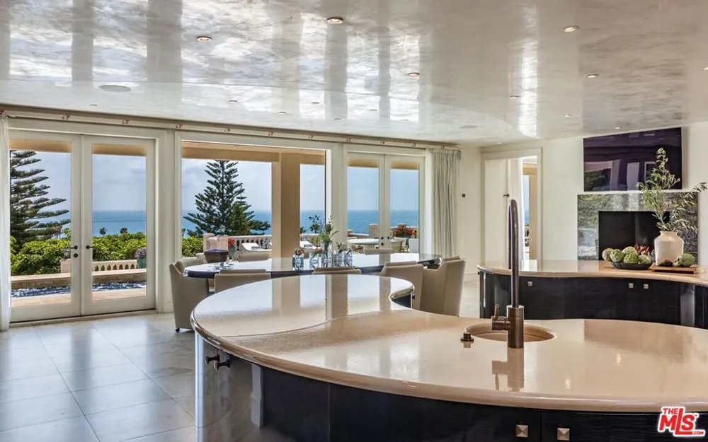 6051 Philip Avenue Malibu, CA 90265