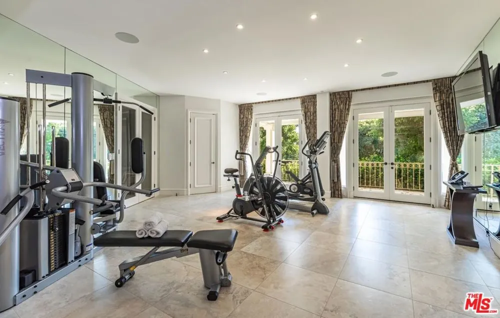 6051 Philip Avenue Malibu, CA 90265