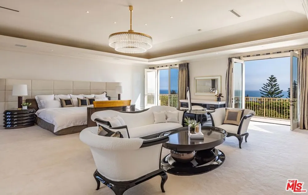 6051 Philip Avenue Malibu, CA 90265