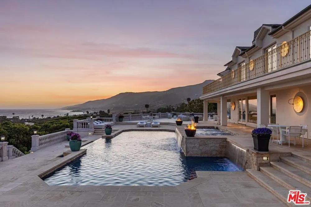 6051 Philip Avenue Malibu, CA 90265