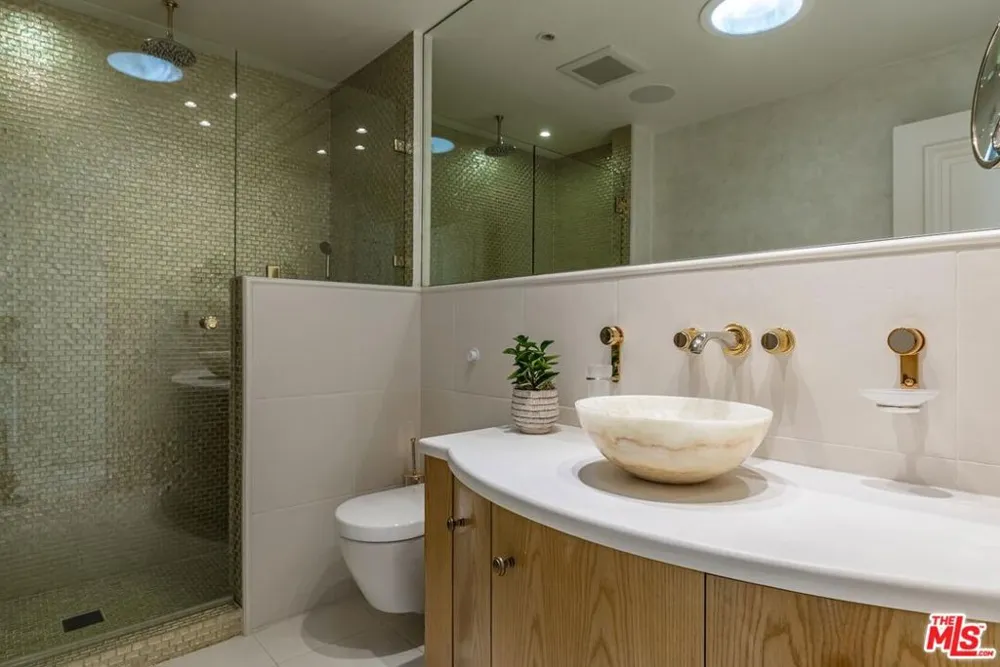 6051 Philip Avenue Malibu, CA 90265