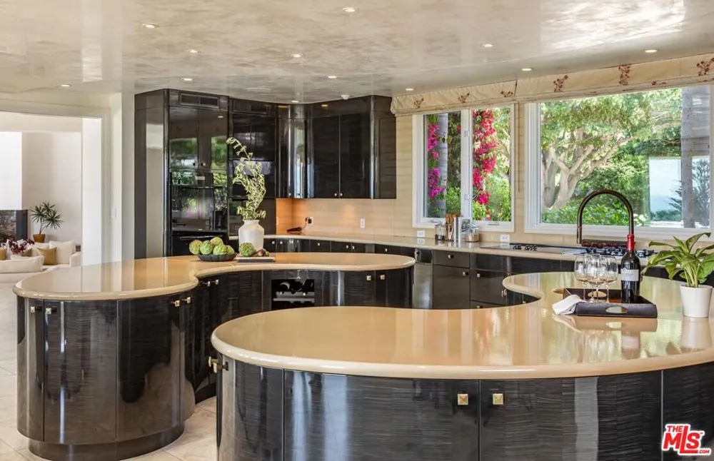 6051 Philip Avenue Malibu, CA 90265