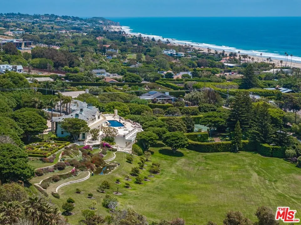 6051 Philip Avenue Malibu, CA 90265