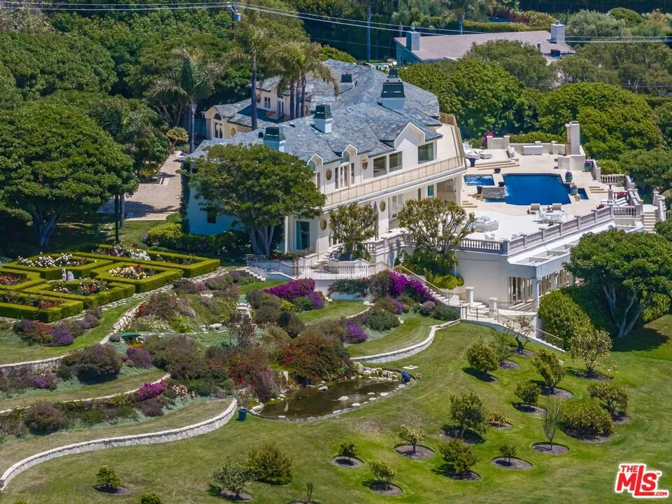 6051 Philip Avenue Malibu, CA 90265