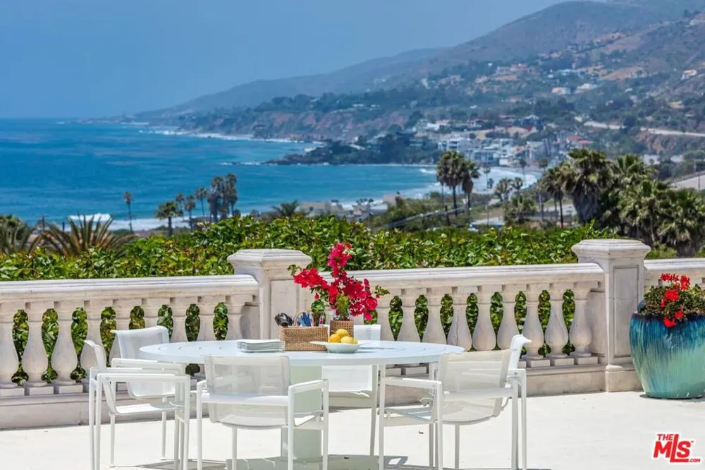 6051 Philip Avenue Malibu, CA 90265