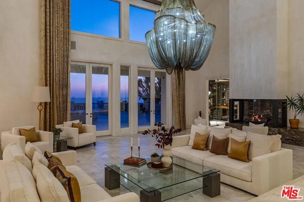 6051 Philip Avenue Malibu, CA 90265