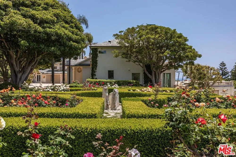 6051 Philip Avenue Malibu, CA 90265