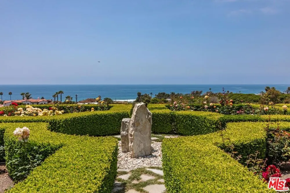 6051 Philip Avenue Malibu, CA 90265