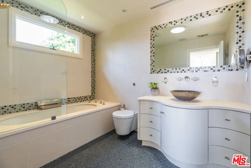 6051 Philip Avenue Malibu, CA 90265