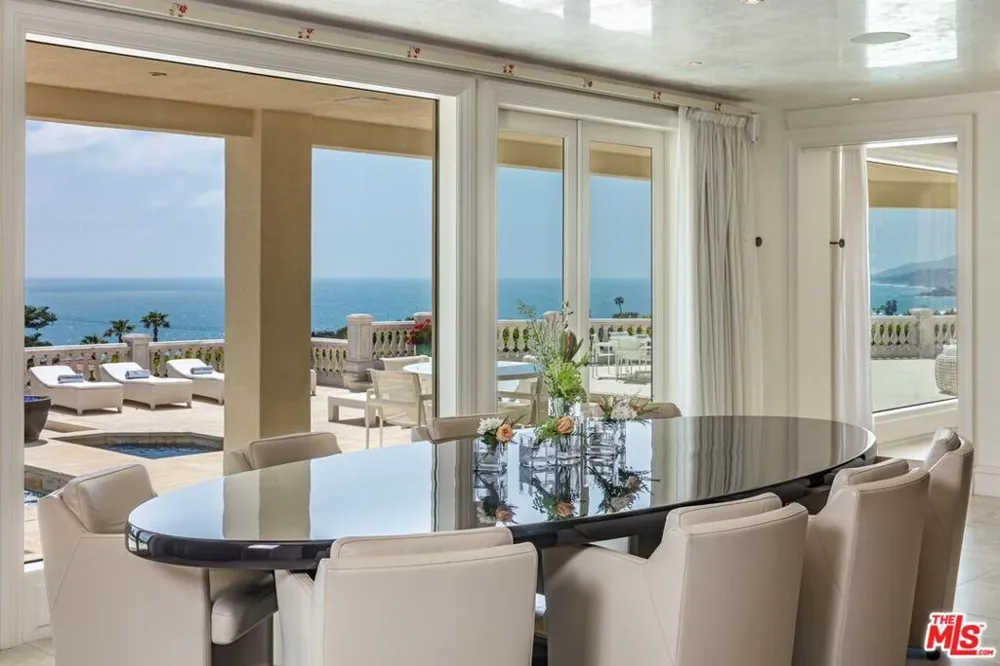 6051 Philip Avenue Malibu, CA 90265