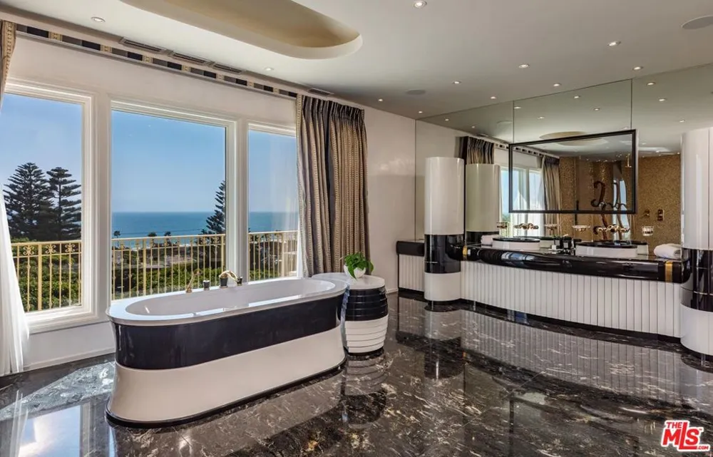 6051 Philip Avenue Malibu, CA 90265