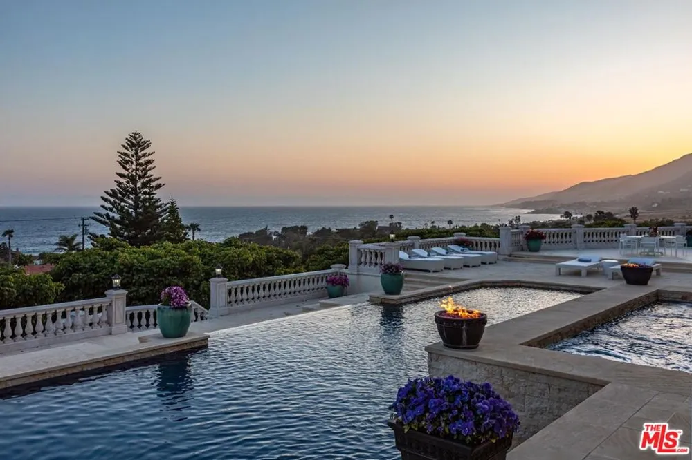 6051 Philip Avenue Malibu, CA 90265