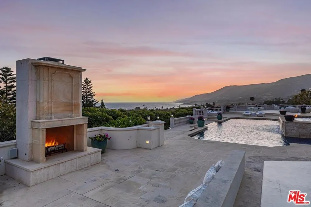 6051 Philip Avenue Malibu, CA 90265