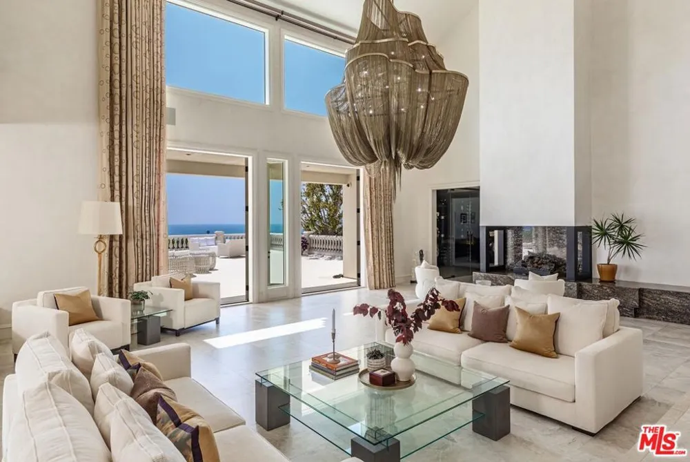 6051 Philip Avenue Malibu, CA 90265
