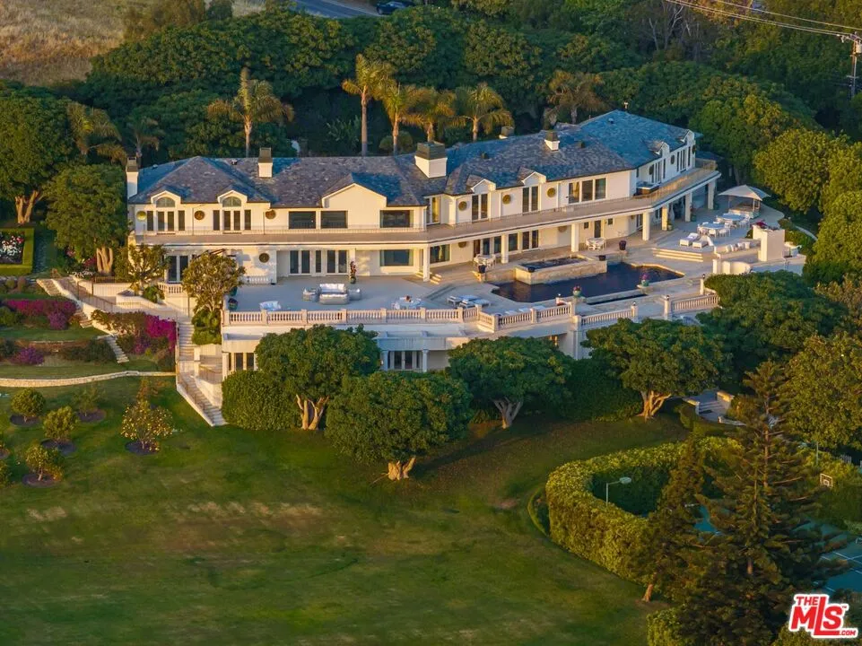 6051 Philip Avenue Malibu, CA 90265