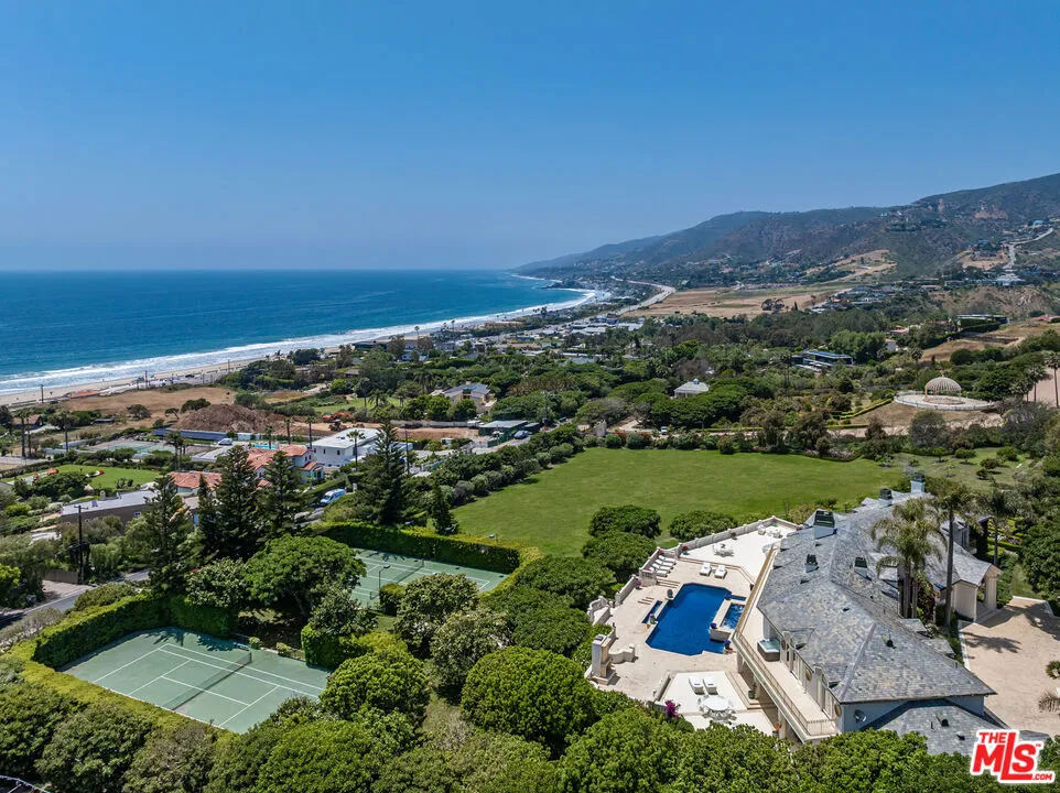 6051 Philip Avenue Malibu, CA 90265