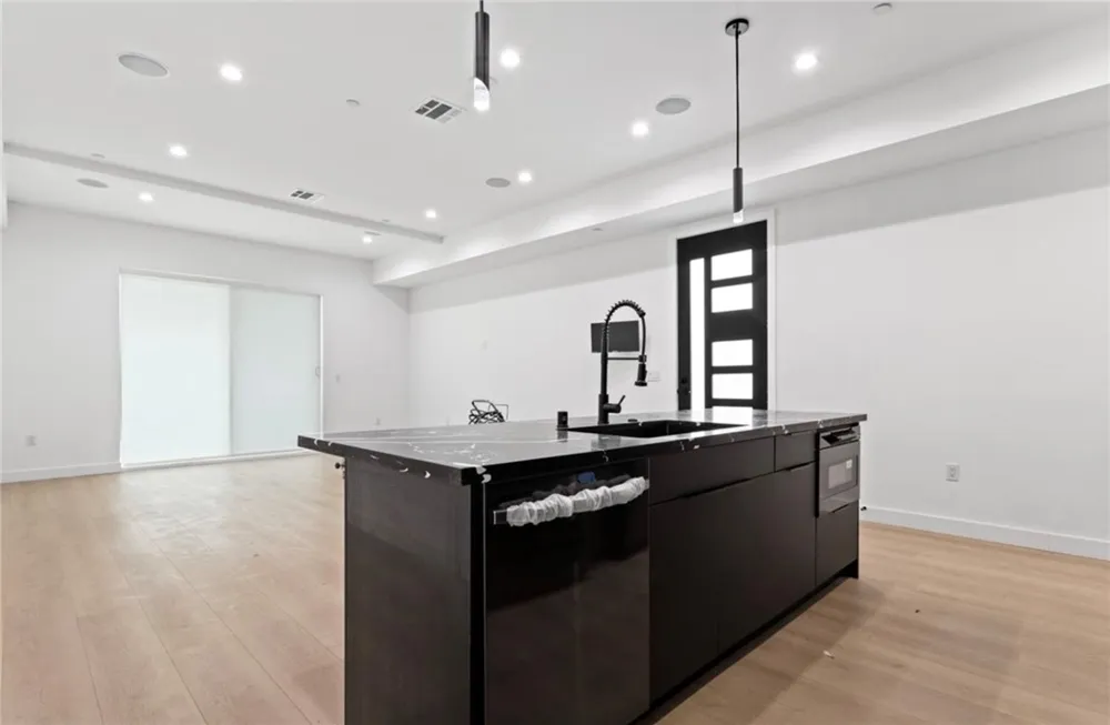 1807 Beloit Avenue #1 Los Angeles, CA 90025