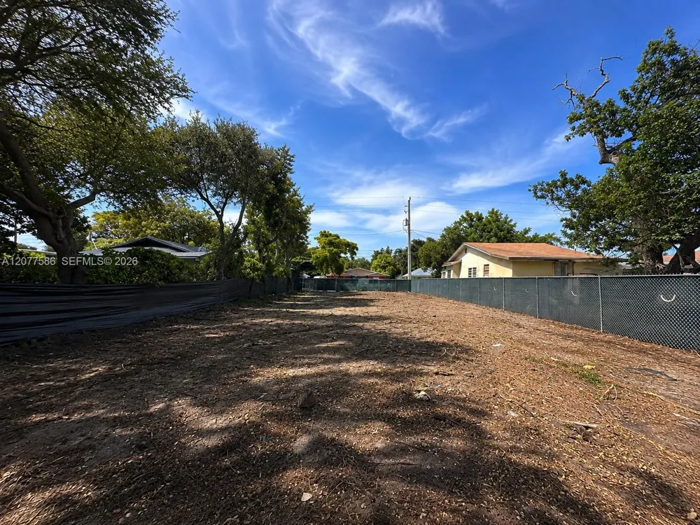 250 NW 51st St Miami, FL 33127