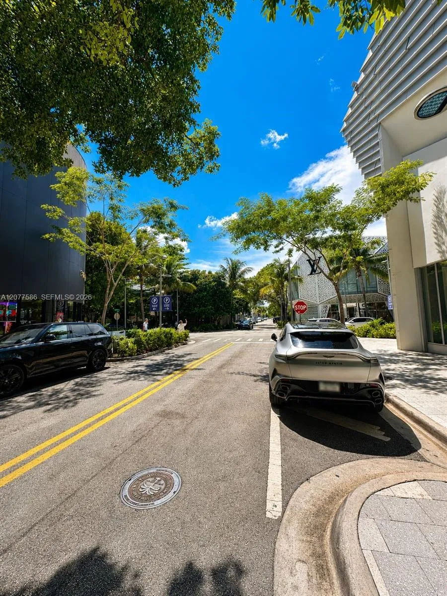 250 NW 51st St Miami, FL 33127