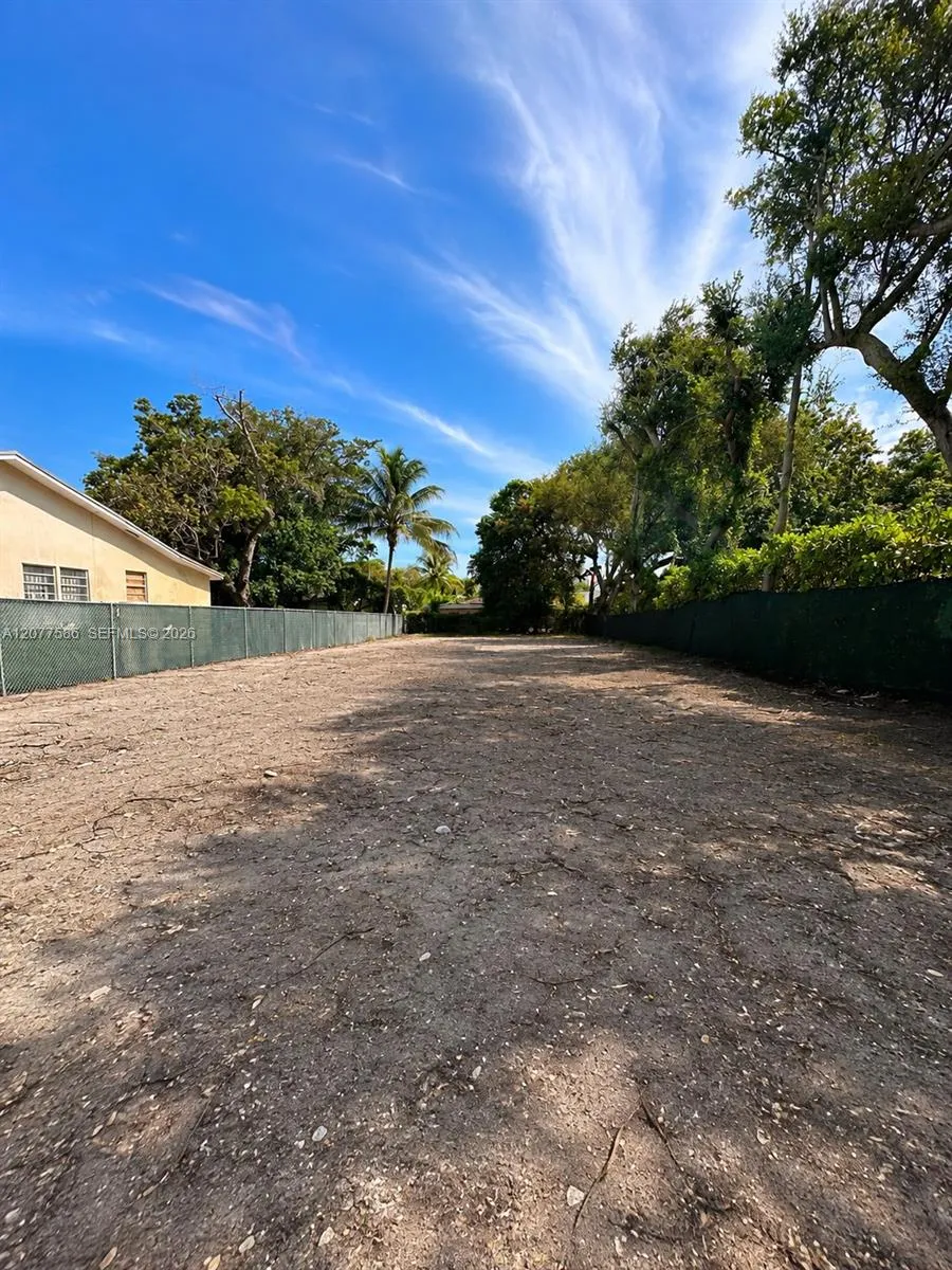 250 NW 51st St Miami, FL 33127