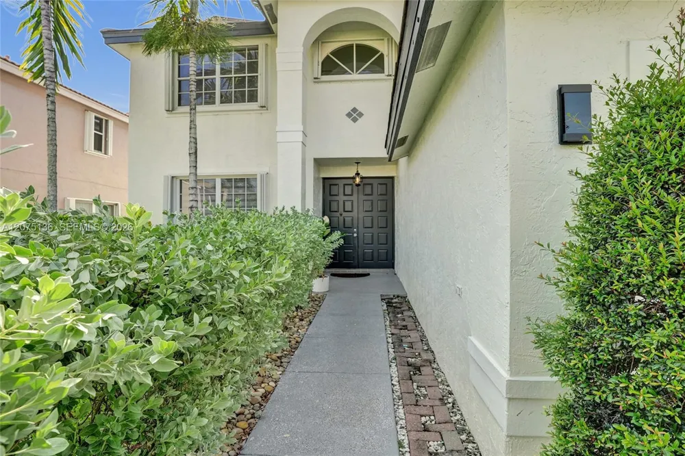 1933 SW 180th Ter Miramar, FL 33029