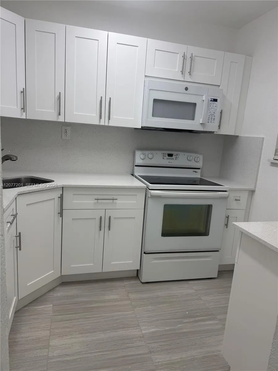 17255 SW 95th Ave #211 Palmetto Bay, FL 33157