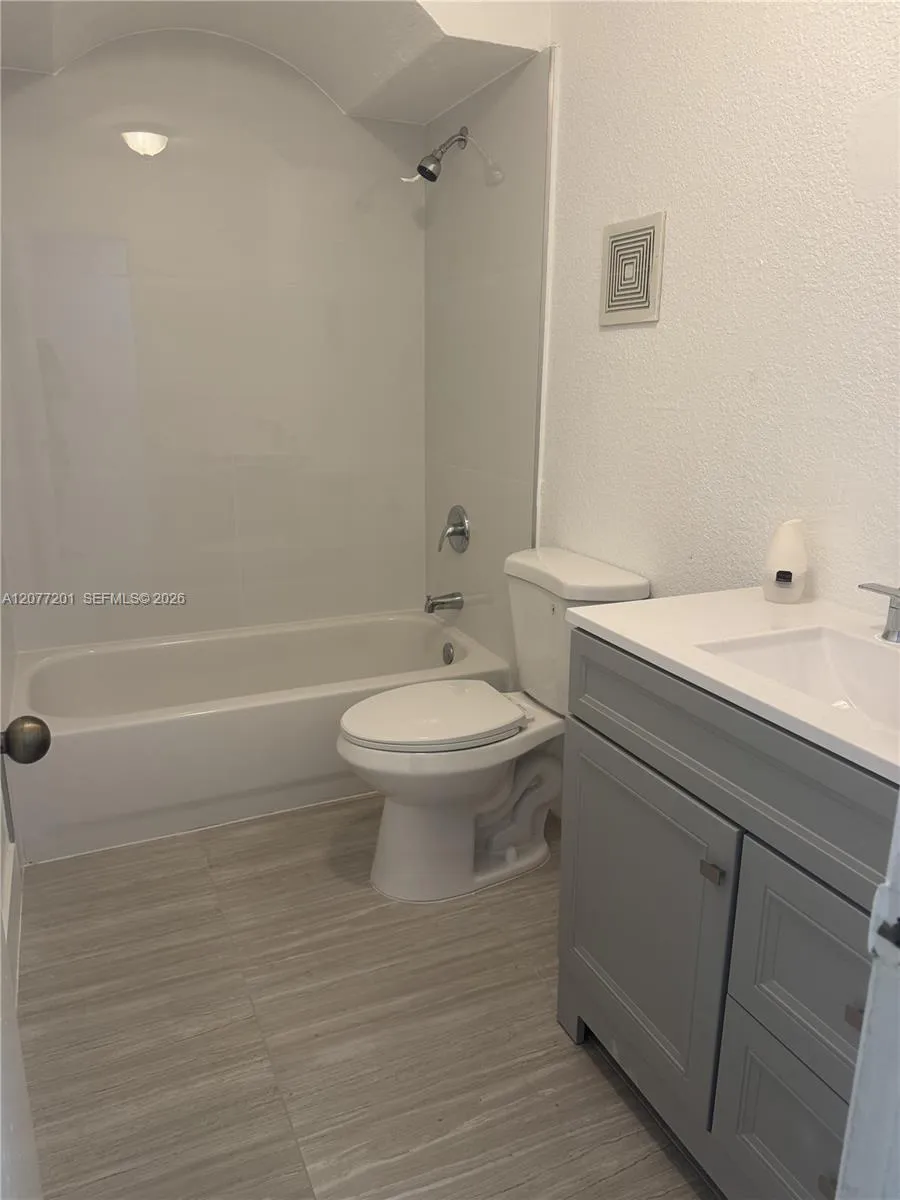 17255 SW 95th Ave #211 Palmetto Bay, FL 33157