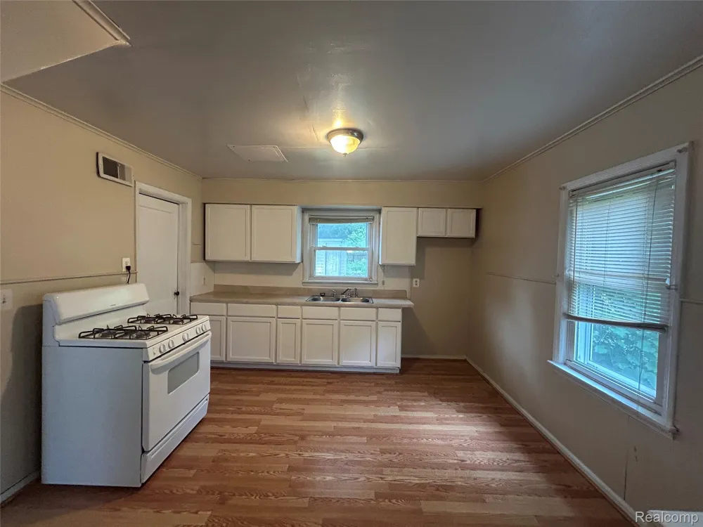 6160 McGuire Street Taylor City, MI 48180