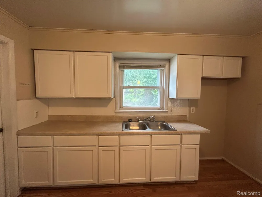6160 McGuire Street Taylor City, MI 48180