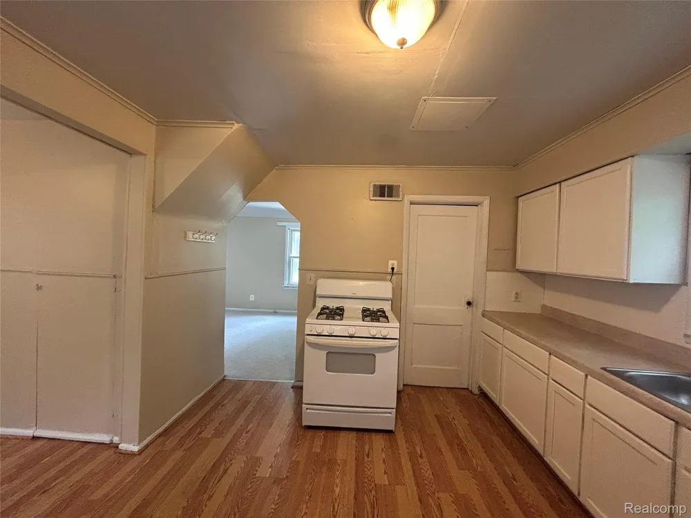 6160 McGuire Street Taylor City, MI 48180