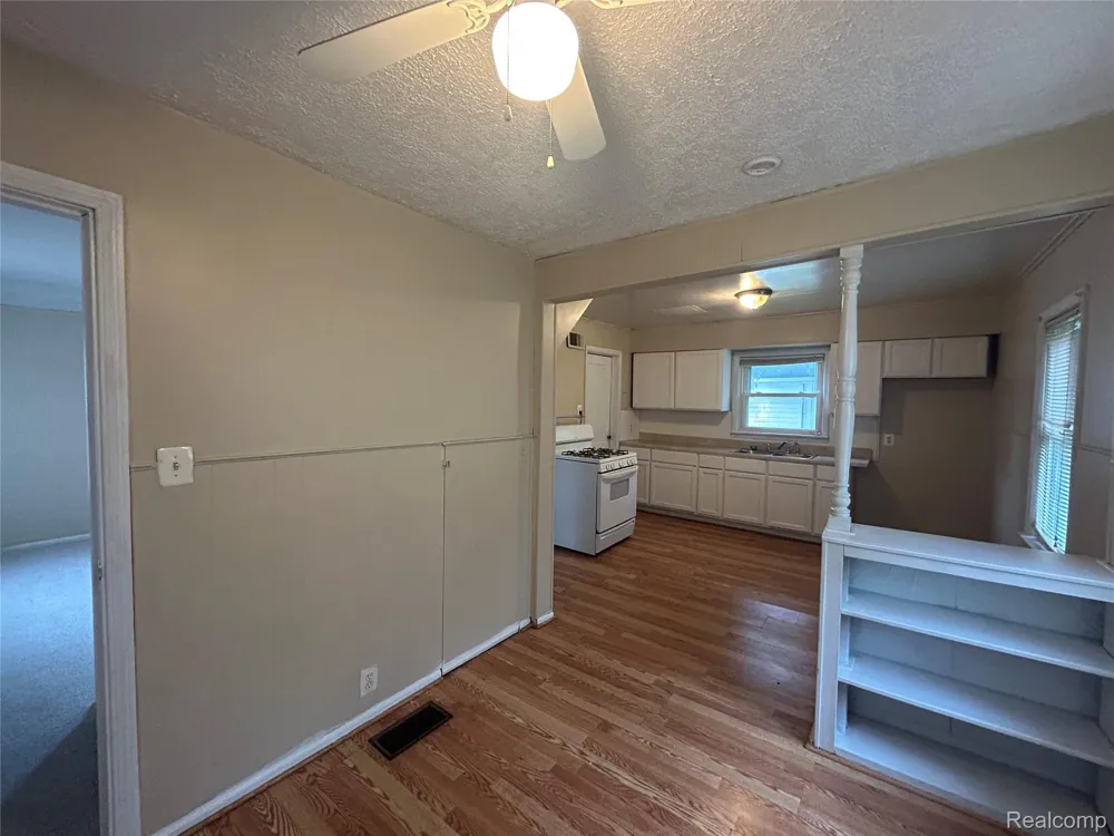 6160 McGuire Street Taylor City, MI 48180