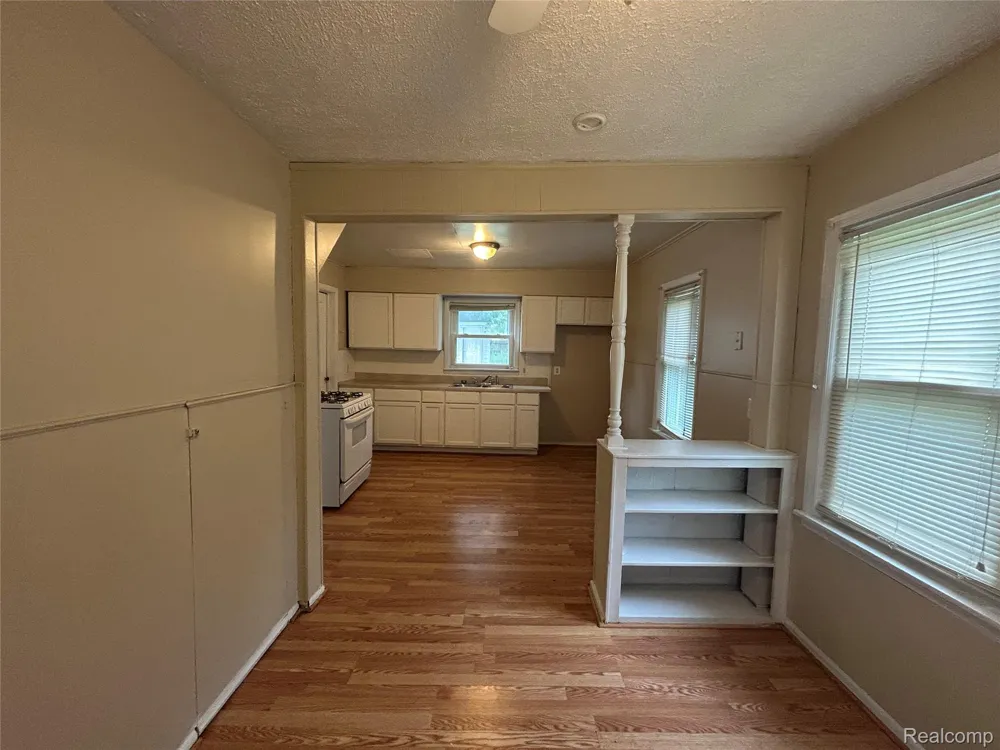 6160 McGuire Street Taylor City, MI 48180