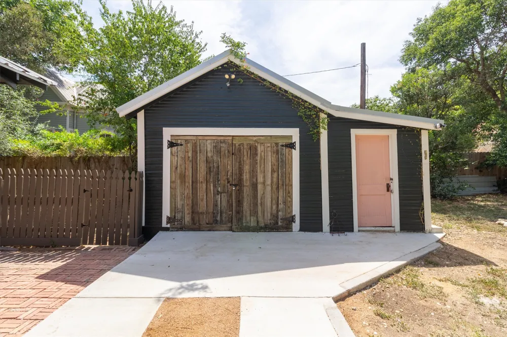 902 W Hopkins Street San Marcos, TX 78666
