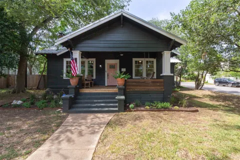 902 W Hopkins Street