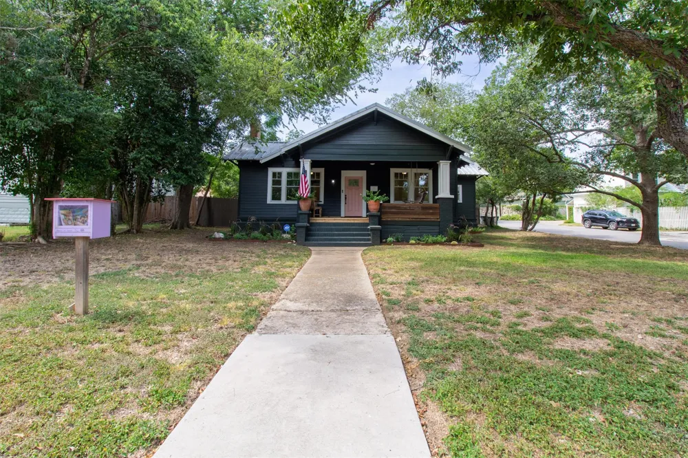 902 W Hopkins Street San Marcos, TX 78666