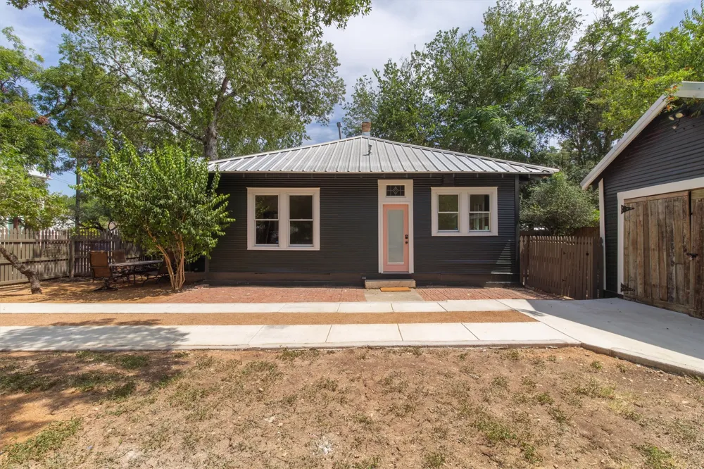 902 W Hopkins Street San Marcos, TX 78666
