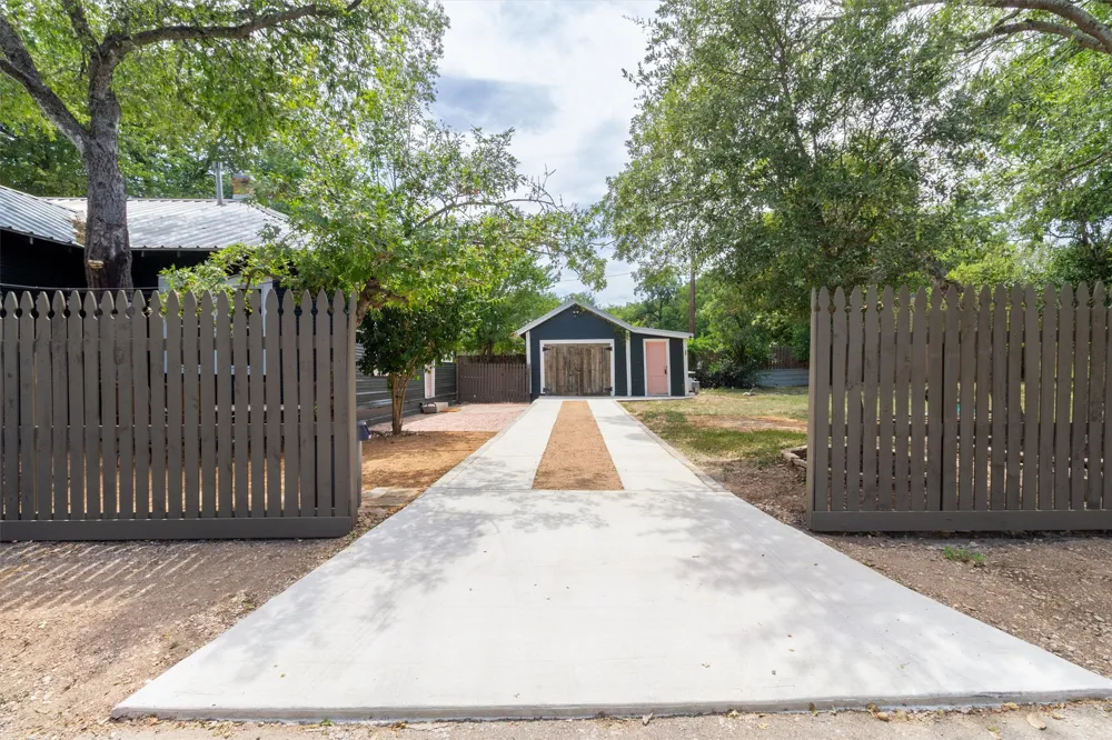 902 W Hopkins Street San Marcos, TX 78666