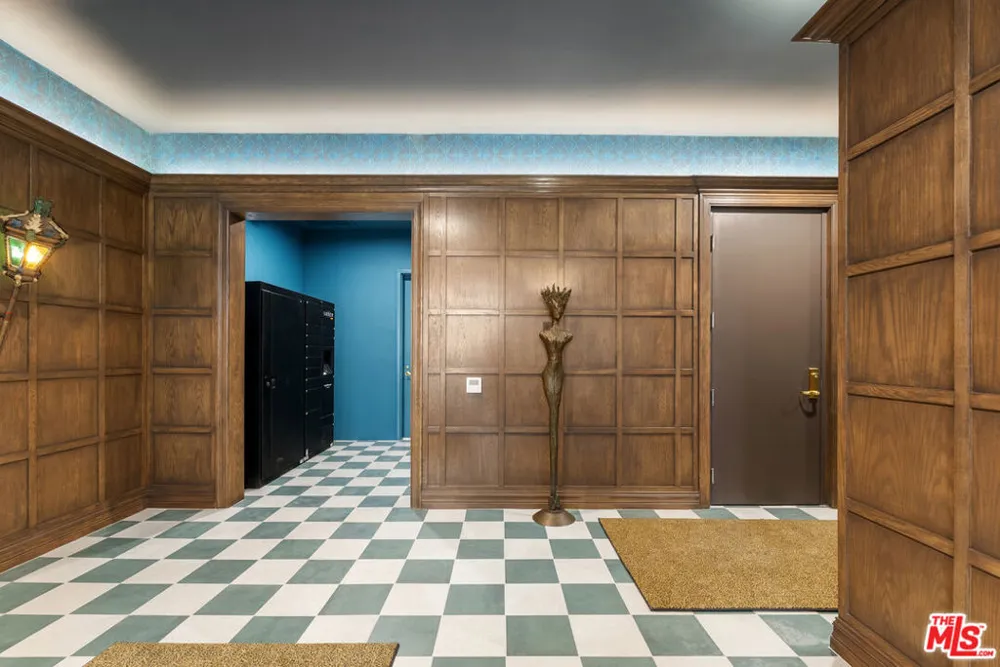 7428 Santa Monica Boulevard #204 West Hollywood, CA 90046
