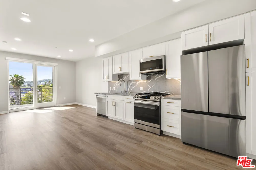 7428 Santa Monica Boulevard #204 West Hollywood, CA 90046