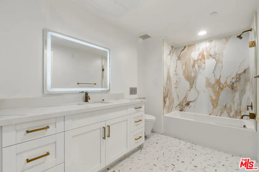 7428 Santa Monica Boulevard #204 West Hollywood, CA 90046